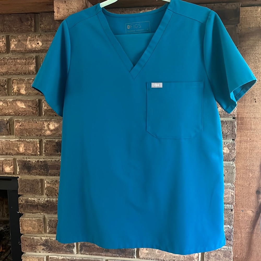 FIGS scrub set! Size M top and M petite pants!